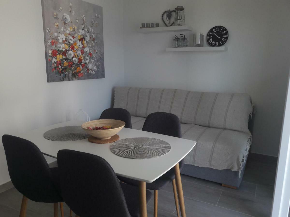 Apartment Tea 2 Primošten Exteriör bild