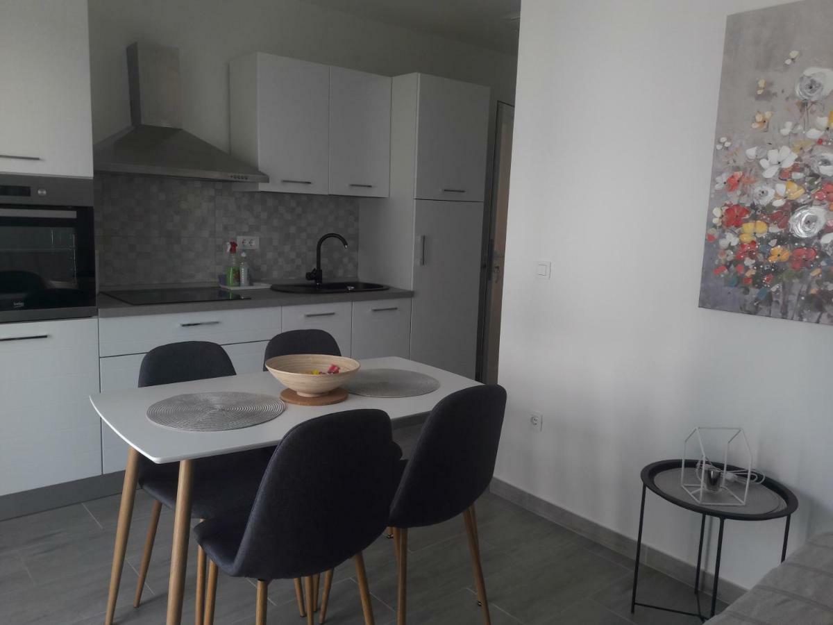 Apartment Tea 2 Primošten Exteriör bild